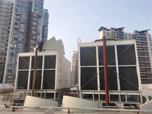 開式冷卻塔內(nèi)壁除塵處理內(nèi)容(開式橫流冷卻塔)