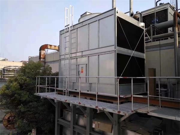 搬運冷卻塔要注意一些問題(冷卻塔的工作原理和冷卻過程)